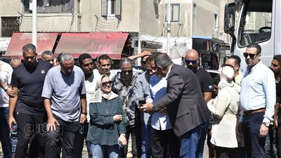 محافظ بورسعيد يتابع ميدانيًا إصلاح كسر خط طرد محطة الضواحي الجديدة (صور)