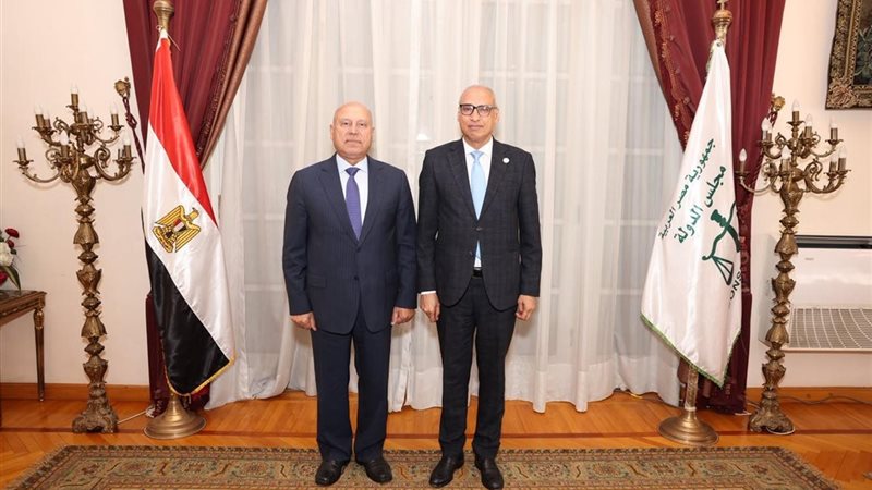وزير النقل يهنئ رئيس