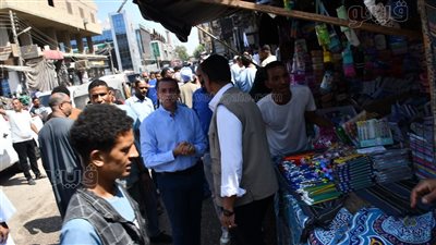 محافظ أسوان يقود حملة مفاجئة لرفع إشغالات شارع بورسعيد بكوم أمبو (صور)