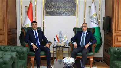 وزير الصناعة ومحافظ الجيزة يبحثان تقنين أوضاع المستثمرين بجرزا وعرب أبو ساعد