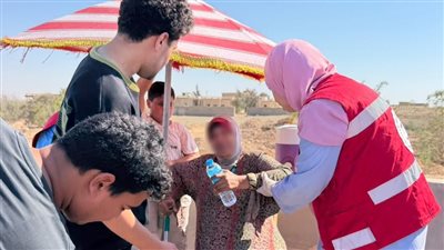 انقلاب أتوبيس بعد اصطدامه بحفار في مطروح والهلال الأحمر يوجه فرق طوارئ لموقع الحادث 