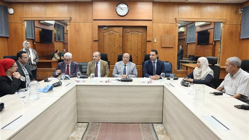 القابضة