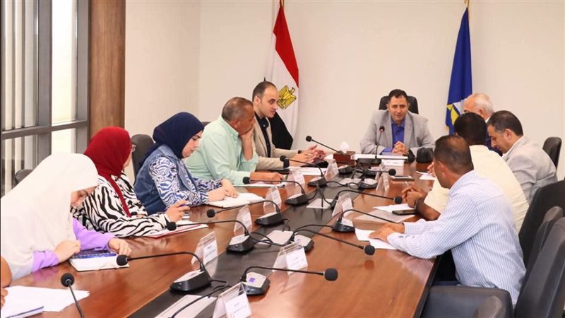 محافظ دمياط يجتمع