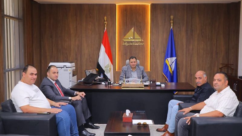 محافظ دمياط يجتمع