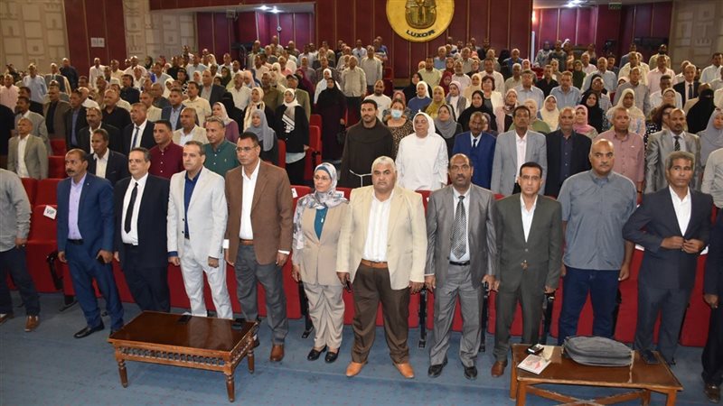 أثناء الاجتماع