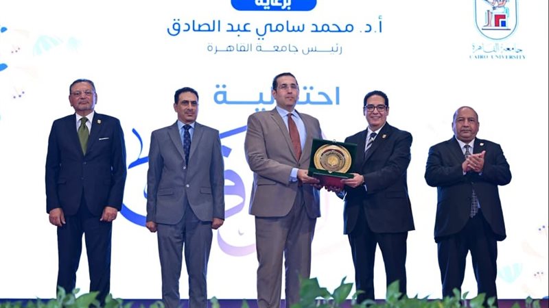 تكريم رئيس الجامعة