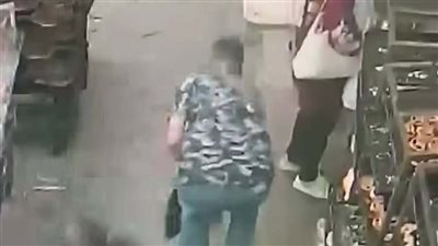 بعد ظهور وجهه في مقطع، متهم بسرقة 10 آلاف جنيه في حلوان يعيد الأموال لصاحبها (فيديو وصور) 