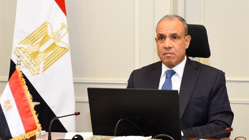الدكتور بدر عبد العاطى