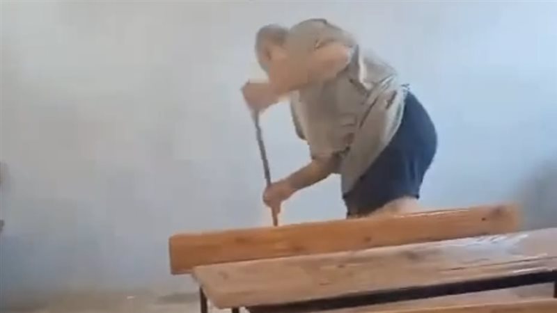 بيمسحوا البلاط، مدير