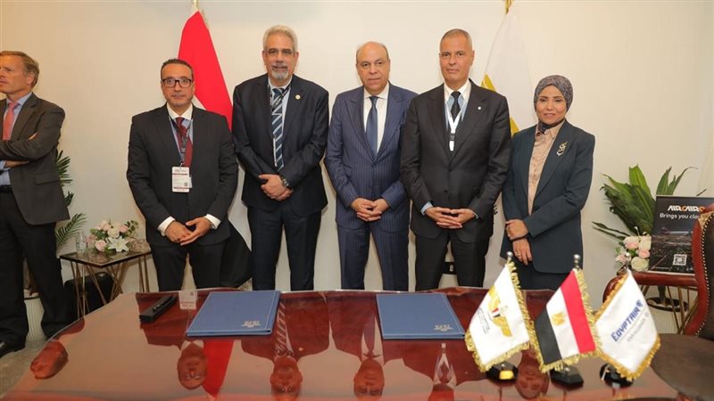 وزير الطيران يشهد