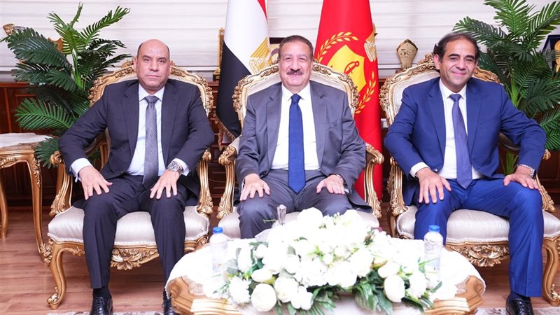 محافظ بورسعيد يستقبل
