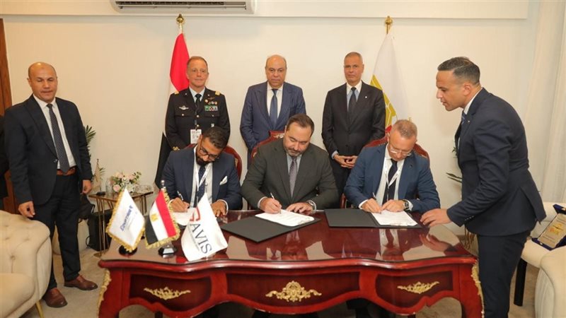 وزير الطيران يشهد