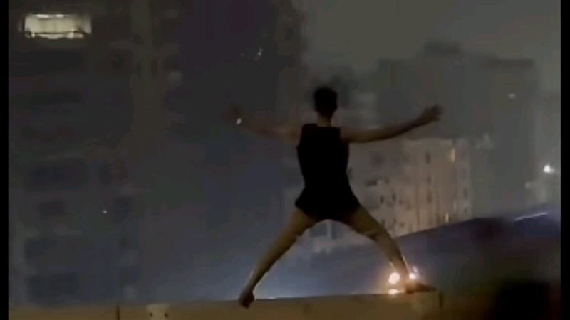 سوبر مان أعلى كوبرى