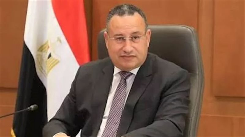 الدكتور عبد العزيز