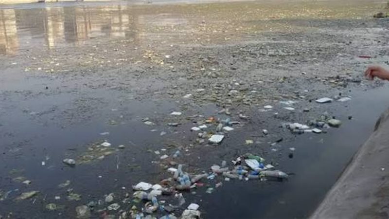 القاء القمامة بالنيل