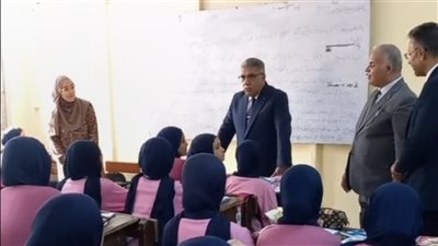 معرفش كتير في النحو كنت علمي علوم، محافظ الدقهلية يتابع أول حصة عربي بمدرسة اعدادية