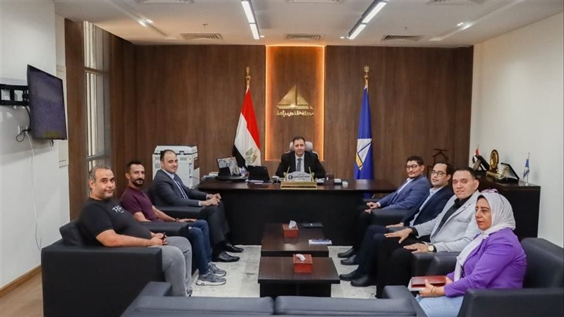 محافظ دمياط يستقبل