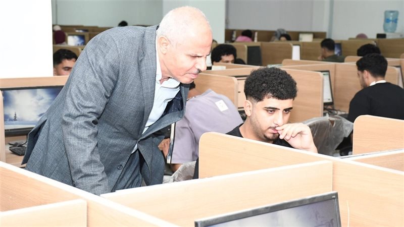 جانب من المتابعة،