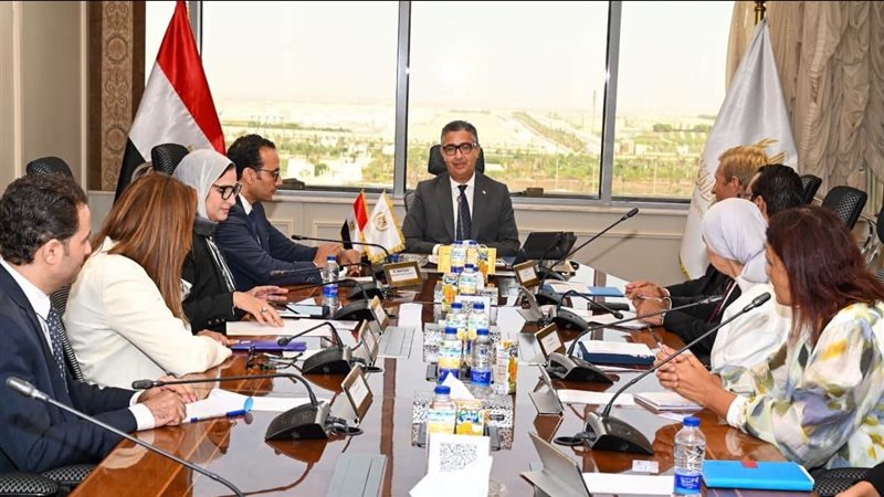 وزير التموين يبحث