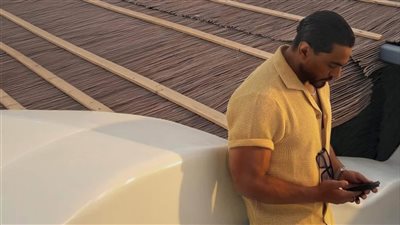 تامر حسني يظهر بـ«نيو لوك» والجمهور يتفاعل (صور)