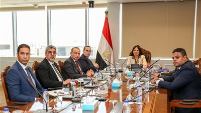 وزيرة الإسكان تناقش موقف برنامج الشراكة مع المطورين العقاريين