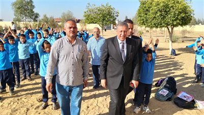 مدير تعليم البحيرة يواصل جولاته الميدانية، ويتفقد عددًا من مدارس وادي النطرون 