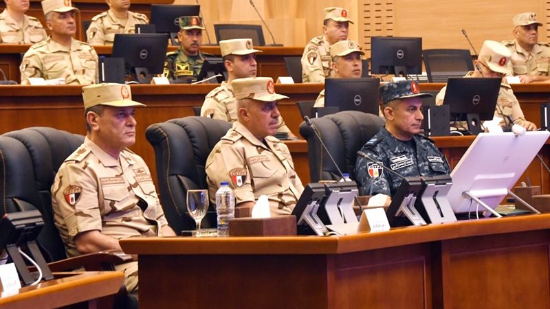 وزير الدفاع يشهد