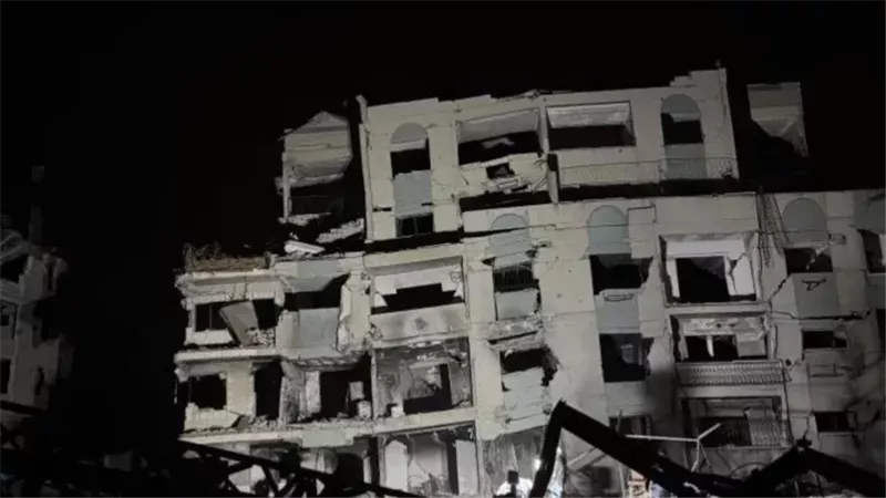 العمارة قبل الانهيار،