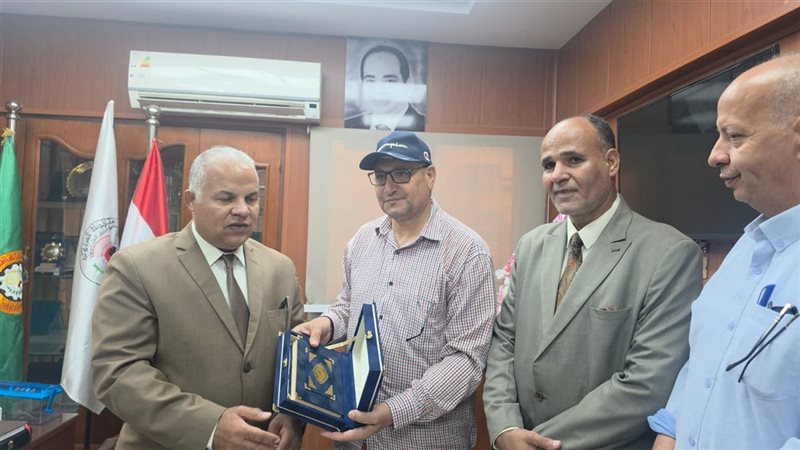 تكريم مدير مدرسة