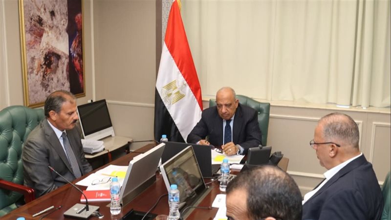 اجتماع وزير الكهرباء