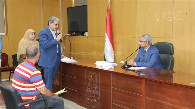 محافظ بني سويف يبحث