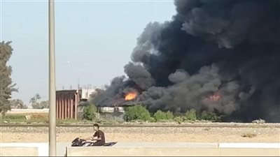 حريق داخل مخزن في سنديون بالقليوبية، والحماية المدنية تتدخل لمحاصرة النيران
