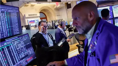 انهيار أسهم وهبوط الذهب، ترامب يطالب بخفض فوري لسعر الفائدة 