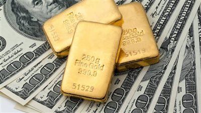 بعد رفع الفائدة الأمريكية، الدولار عند أعلى مستوى في 7 أسابيع والذهب يتذبذب