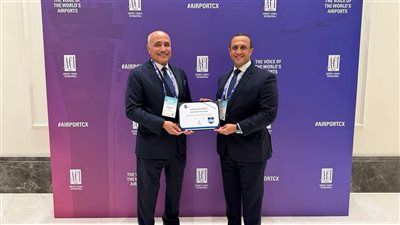 مطار القاهرة يتسلم شهادة اعتماد الجاهزية الصحية والسلامة العامة من ACI World 