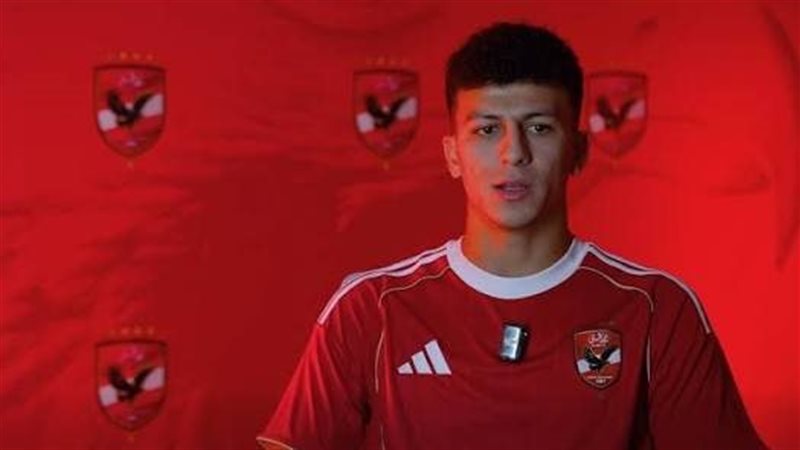 علي محمود لاعب النادي