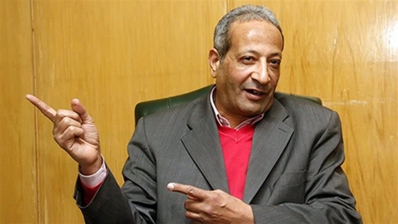 الكاتب الصحفي كارم
