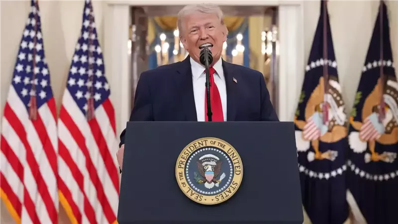 الرئيس الأمريكي دونالد