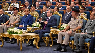 3 قرارات جمهورية مهمة وتحذيرات قوية من السيسي للشباب للحفاظ على مؤسسات الدولة  