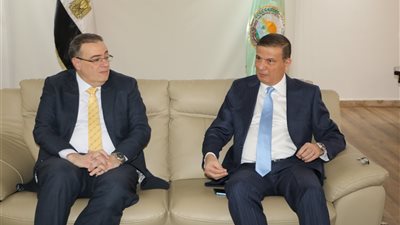 وزير الزراعة يبحث مع رئيس «التنظيم والإدارة» تطوير الهياكل ورفع كفاءة العاملين 