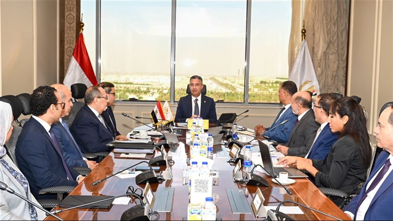اجتماع وزير التموين