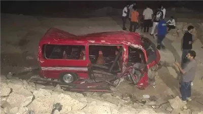 مأساة بالطريق الدولي، مصرع شخص وإصابة 6 في تصادم ميكروباص وملاكي بالدخيلة (فيديو)  