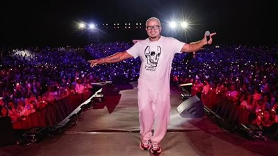 6 صور ترصد حفل عمرو دياب بمدينة العقبة الأردنية 