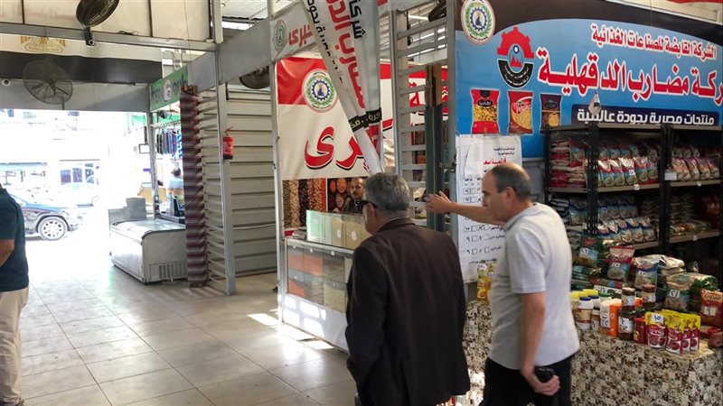 محافظ الدقهلية بمعرض