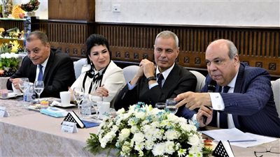 وزير الطيران: 7 تحالفات تتنافس على إدارة مطار الغردقة والعمالة صمام أمان  