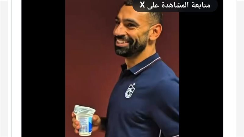 محمد صلاح يحمل كوبا