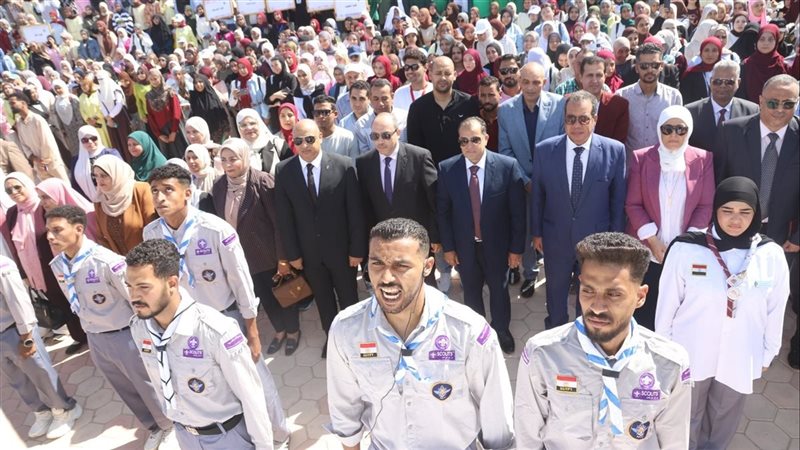 رئيس جامعة قنا يشهد