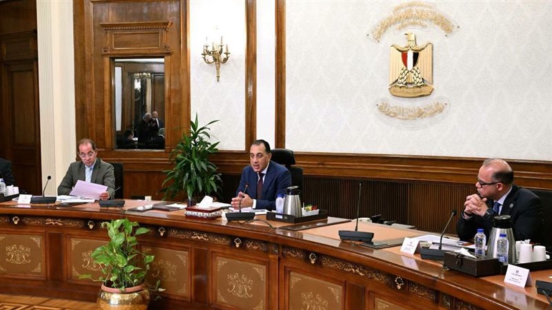 رئيس الوزراء يتابع