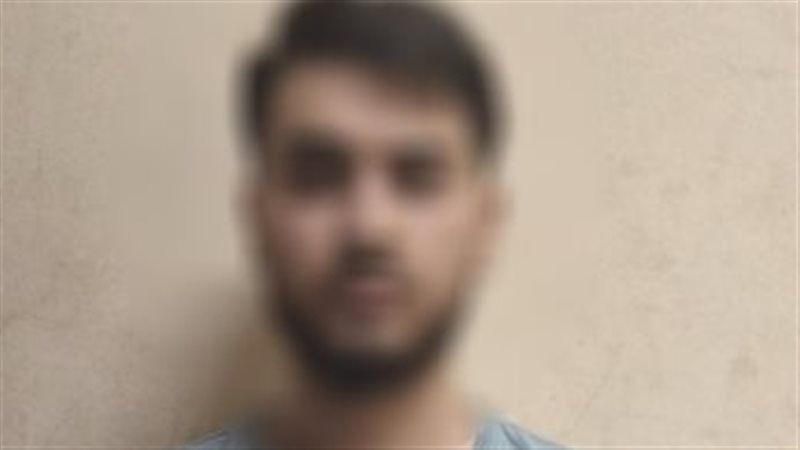 طالب يحمل جنسية أجنبية