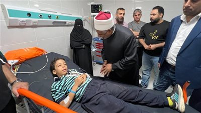 رئيس قطاع المعاهد الأزهرية يتفقد الحالة الصحية لتلاميذ معهد نور الإسلام بعد حادث الأتوبيس   